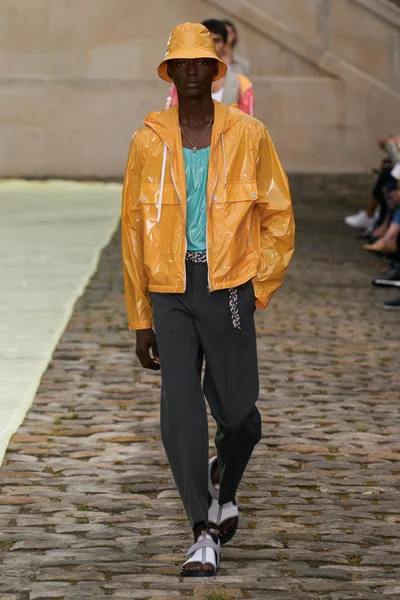 Look 33